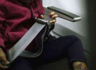 Chinese Women Face Backlash for Locking Crying Toddler in Plane Bathroom news-28082024-005802