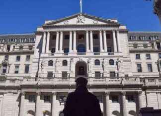 British Inflation Plunges, Markets Bet on Two More Bank of England Rate Cuts news-22102024-234009
