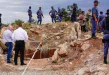 South Africa Hostage Crisis: Gangsters Force 500 Miners to Mine Gold news-27112024-171038